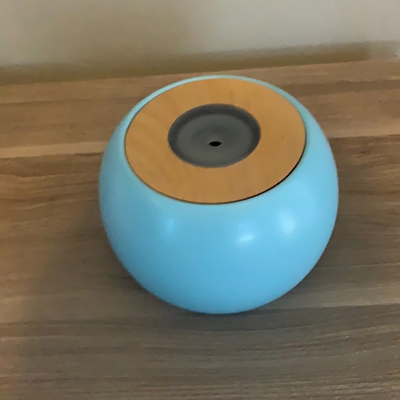 Ellia Essential Oil Diffuser - Picture 1 of 3